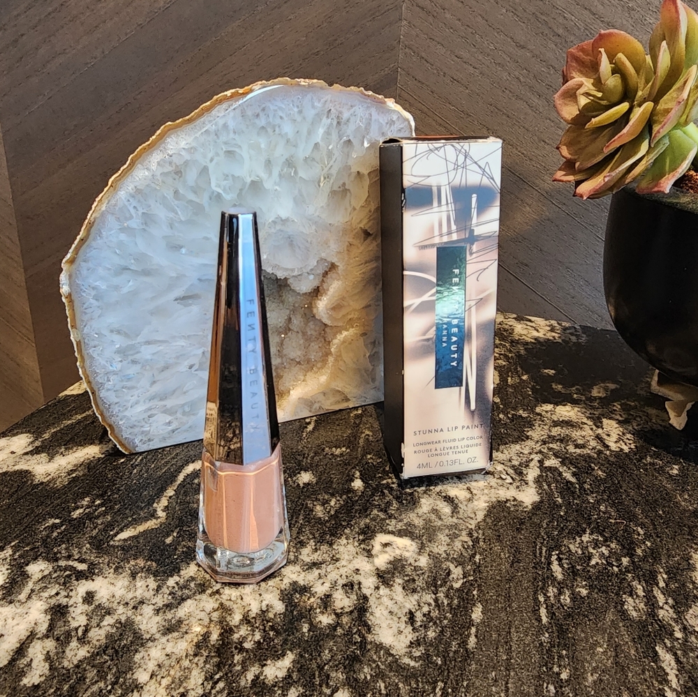NIB! Fenty Beauty By Rihanna Stunna Lip Paint in Unbutton Full size!